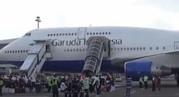 Balik ke Bandara Hasanuddin, Mesin Pesawat Angkut Calon Haji Embarkasi Makassar Keluarkan Asap