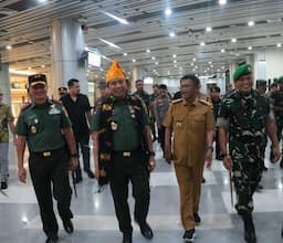 Kunker ke Palu, Pangdam XIII/Merdeka Sambut Kedatangan Panglima TNI