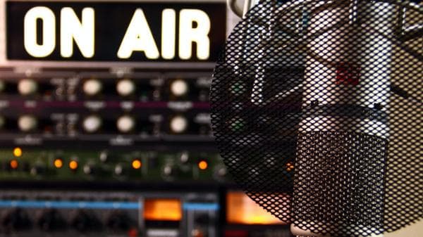Viral Aksi Penyiar Radio Selamatkan Pendengar Hendak Bunuh Diri, Sempat Diajak Ngobrol Ngalor Ngidul