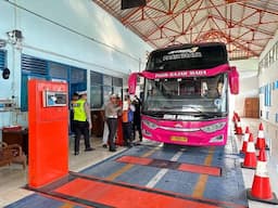 Cegah Kecelakaan, Sat Lantas dan Dishub Grobogan Gelar Rump Check Bus Pariwisata