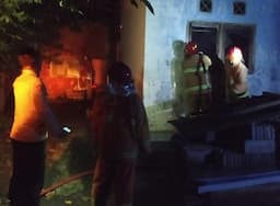 Ditinggal Jaga Keluarga Yang Sakit, Rumah Warga Probolinggo Terbakar