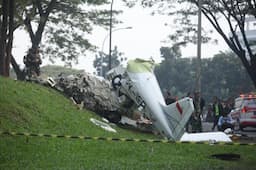 Pesawat Latih Jatuh di Tangsel, 3 Orang Dilaporkan Tewas