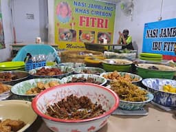 Bikin Kenyang, Ini Daftar Warung Nasi Jamblang Yang Sering Dikunjungi di Cirebon