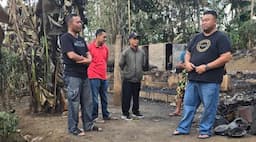 Rumah Sepasang Lansia Kebakaran, Anggota DPRD Garut Bantu Ringankan Beban
