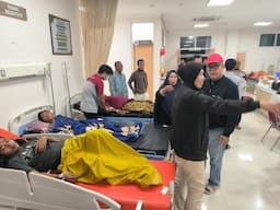 Diduga Keracunan Gegara Makan Nasi Kotak, Puluhan Warga Kubangjati Brebes Dievakuasi ke Rumah Sakit 