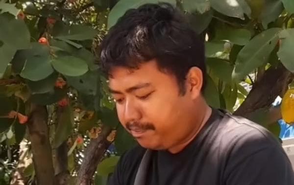 VIRAL : Namanya Suruh Santo, Bisa Diminta Kerja Apa Saja