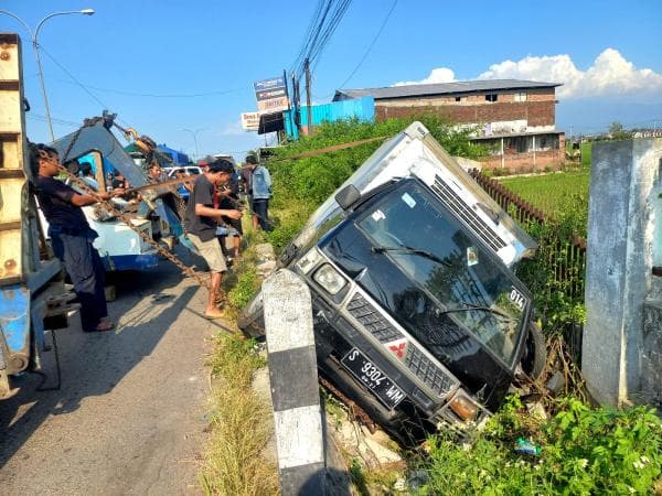 Detik-detik Penagih Utang Selamat saat Kecelakaan Tertimpa Mobil Boks di Jombang, Begini Kisahnya