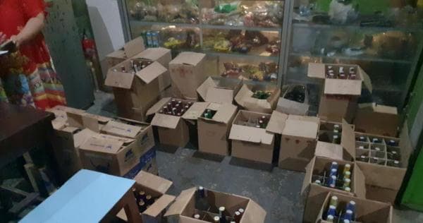 Operasi Timsus Saber Miras Polres Jombang, Pedagang Miras Tak Nyaman, 4 Orang Diamankan Operasi Timsus Saber Miras Polres Jombang, Pedagang Miras Tak Nyaman, 4 Orang Diamankan