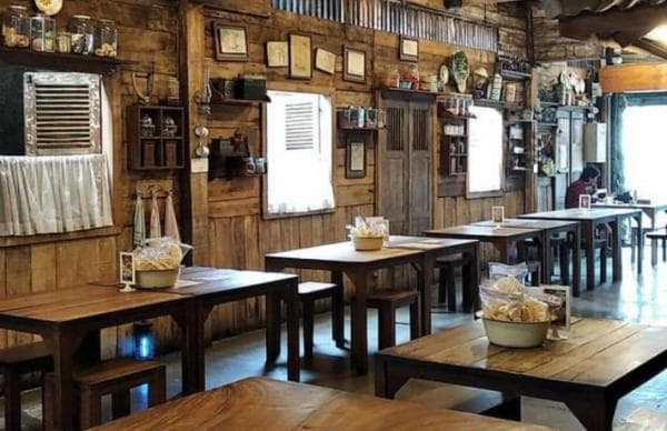 Rekomendasi Tiga Tempat Makan Siang di Bandung dengan Konsep Terunik