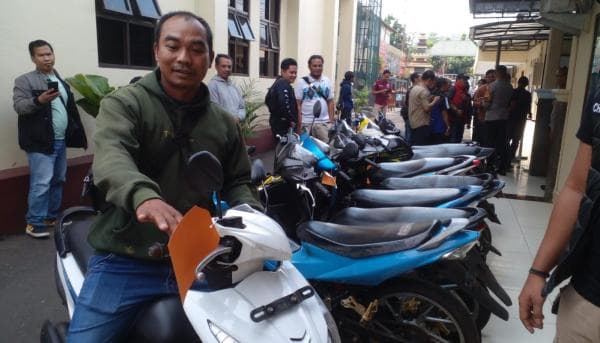 Sempat Hilang Digondol Maling, Tukang Cilok dari Panjalu Ciamis Senang Honda Beat-nya Bisa Kembali Sempat Hilang Digondol Maling, Tukang Cilok dari Panjalu Ciamis Senang Honda Beat-nya Bisa Kembali