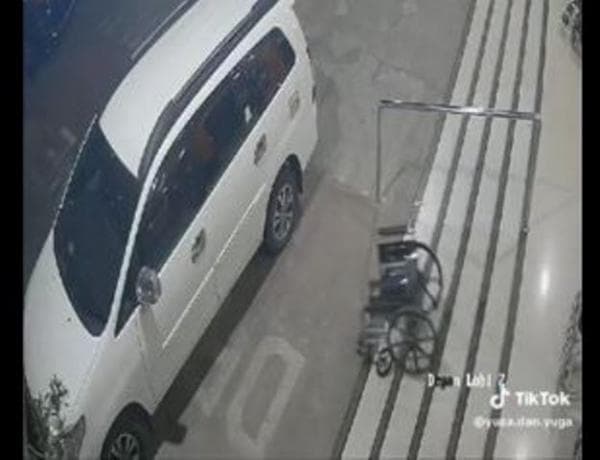 Merinding! Kursi Roda Berjalan Sendiri Turuni Anak Tangga di IGD Rumah Sakit