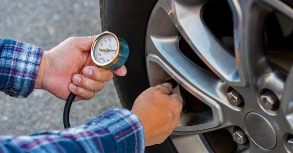 Ini Dampak Buruk bila Ban Mobil Kurang Angin