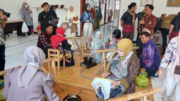Disperindag Provinsi Jabar Bersama Dekranasda Launching Layanan Batik di Kota Tasikmalaya