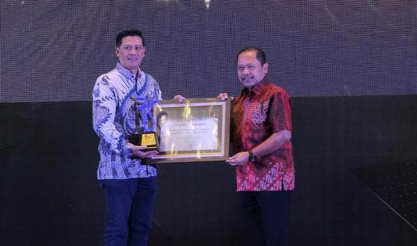 Bank Jatim Dinobatkan Sebagai BUMD yang Inovatif dan Ekspansif