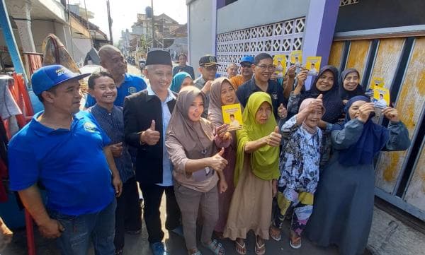 Senyum Cawalkot Tasikmalaya Muhammad Yusuf saat Diserbu Warga Bebedahan