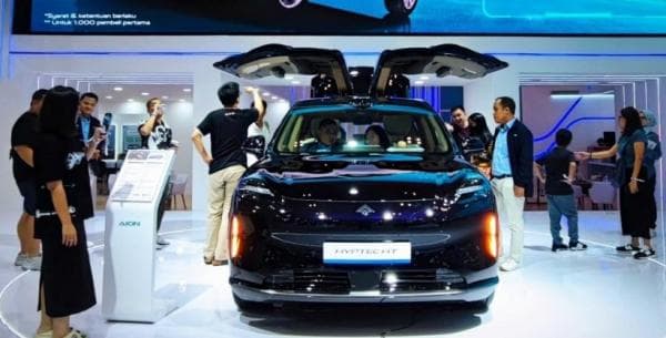 GIIAS 2024 : Hyptec HT Meluncur, Model Pintu Gullwing Mirip Sayap Curi Perhatian Pengunjung Pameran