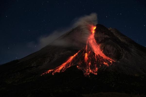 Aktivitas Vulkanik Gunung Merapi Meningkat: Ini Rekomendasi Keselamatan!