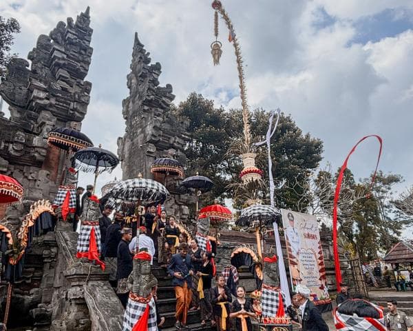 Mengenal Pura Mandara Giri Semeru Agung, Pura yang Dituakan Umat Agama Hindu