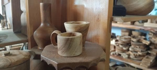 Akar Dewa Jati, Limbah Kayu Hingga Jadi Seni Kerajinan Bernilai Tinggi Akar Dewa Jati, Limbah Kayu Hingga Jadi Seni Kerajinan Bernilai Tinggi