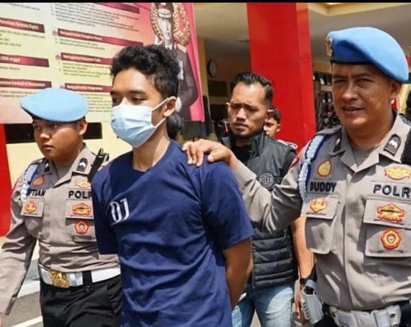 Pria Tanpa Busana Penerima Pesanan Ojol di Bandung Berhasil Diringkus Polisi Pria Tanpa Busana Penerima Pesanan Ojol di Bandung Berhasil Diringkus Polisi