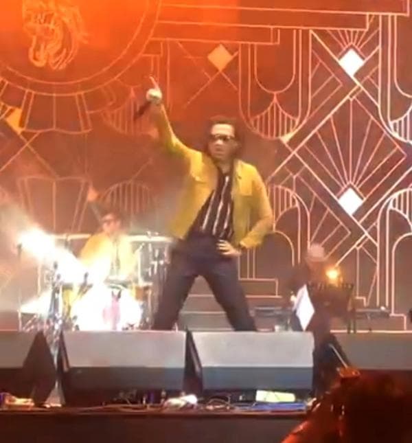 Vokalis The Changcuters Tiba-tiba Pingsan di Atas Panggung saat Membawakan Lagu Gila-Gilaan