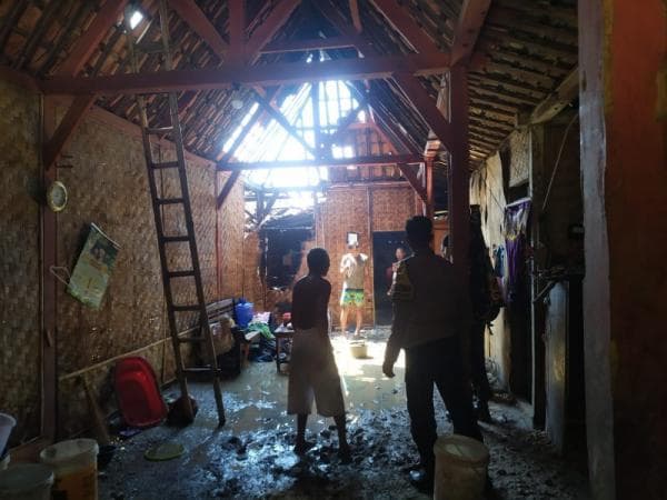 Lupa Matikan Kompor Saat Ditinggal Ke Toko, Dapur Rumah di Pulokulon Grobogan Kobong