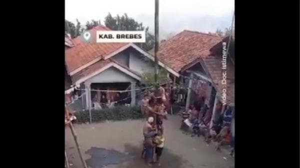 Panjat Pinang di Brebes Berujung Maut, 1 Pesertanya Tewas Terjatuh Panjat Pinang di Brebes Berujung Maut, 1 Pesertanya Tewas Terjatuh