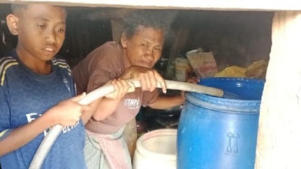 Krisis Air, Warga Haumeniana Timor Tengah Utara Barter Ternak dengan Air Bersih Krisis Air, Warga Haumeniana Timor Tengah Utara Barter Ternak dengan Air Bersih