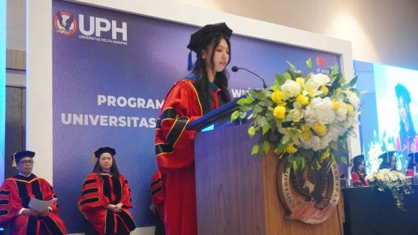UPH Kampus Surabaya Gelar Wisuda Gemilang, 200 Lulusan Siap Kontribusi Positif di Dunia Profesional