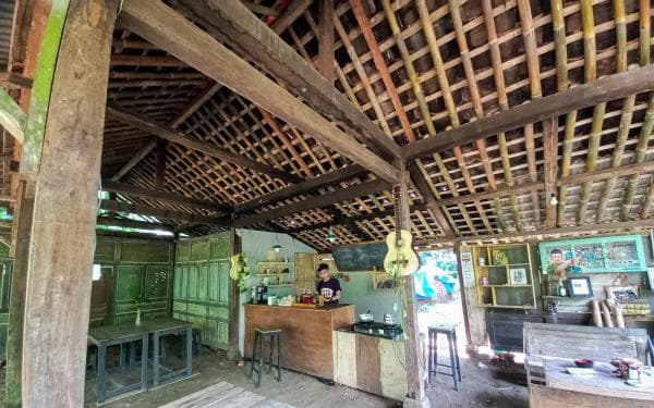 Kafe di Kaligesing Purworejo Ini Tawarkan Suasana Alam Desa, Pengunjung Bisa Ikut Mengolah Kopi Kafe di Kaligesing Purworejo Ini Tawarkan Suasana Alam Desa, Pengunjung Bisa Ikut Mengolah Kopi