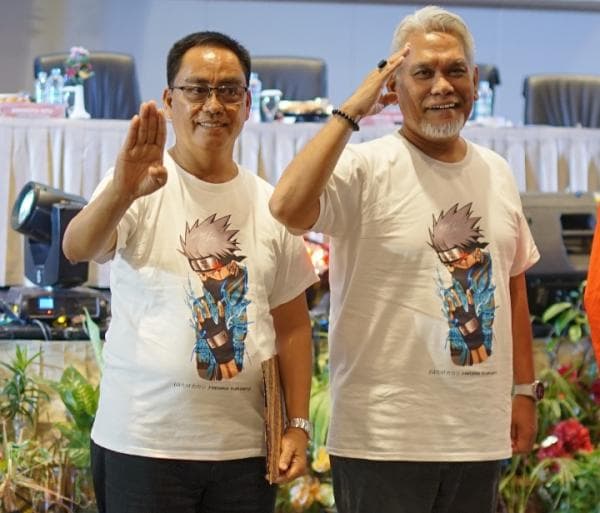Ini Alasan Paslon AMAN Kenakan Kaos Hatake Kakashi Saat Pengambilan Nomor Urut
