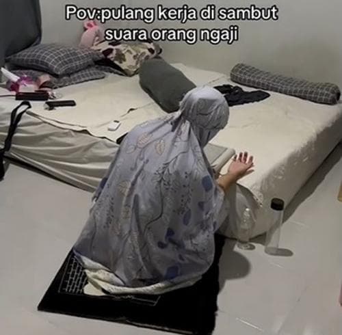 Suami Pulang Kerja Disambut Istri Mengaji Viral di Medsos, Netizen: Capek Langsung Hilang