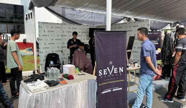 Seven Barbershop Meriahkan HUT Ke-23 Kota Tasikmalaya dengan Pangkas Rambut Gratis Seven Barbershop Meriahkan HUT Ke-23 Kota Tasikmalaya dengan Pangkas Rambut Gratis