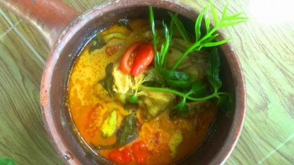 Nikmatnya Garang Asem Ayam Khas Bojonegoro, Lebih Segar Berkat Daun Kedondong Muda Nikmatnya Garang Asem Ayam Khas Bojonegoro, Lebih Segar Berkat Daun Kedondong Muda