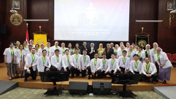 FKUI Lantik dan Sumpah 36 Mahasiswa Batch III Lulusan Dokter Baru FKUI Lantik dan Sumpah 36 Mahasiswa Batch III Lulusan Dokter Baru
