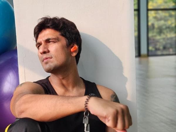 Profil Lengkap Cornelio Sunny: Karier Aktor hingga Sutradara, Kontroversi Hubungan dengan Ratu Sofya