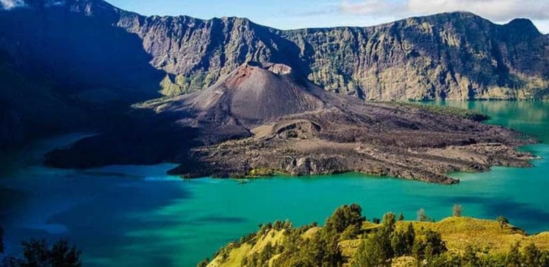 Daftar Gunung di Pulau Bali dan Nusa Tenggara Lengkap dengan Ketinggian