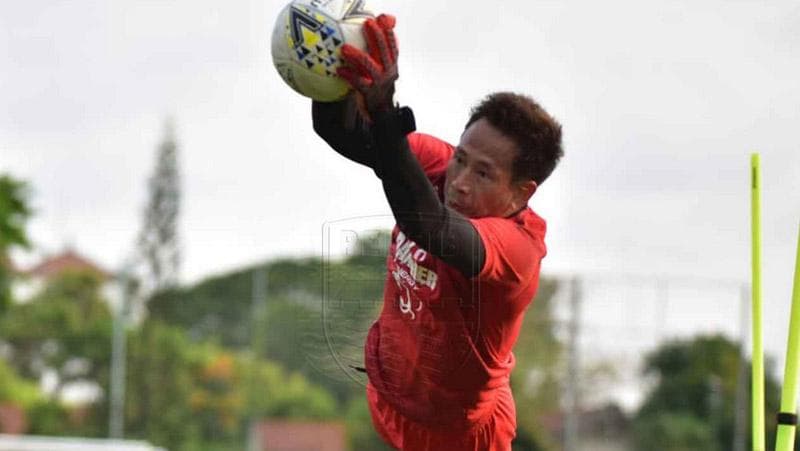 Mantan Kiper Timnas Indonesia I Made Wirawan Pensiun di Persib!