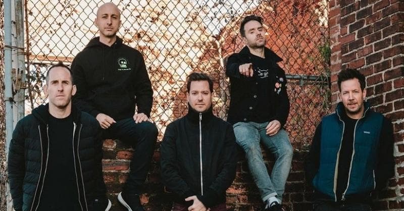 Lirik Lagu Perfect - Simple Plan dan Terjemahan, Kisahkan Hubungan Rumit Anak dan Ayah Lirik Lagu Perfect - Simple Plan dan Terjemahan, Kisahkan Hubungan Rumit Anak dan Ayah