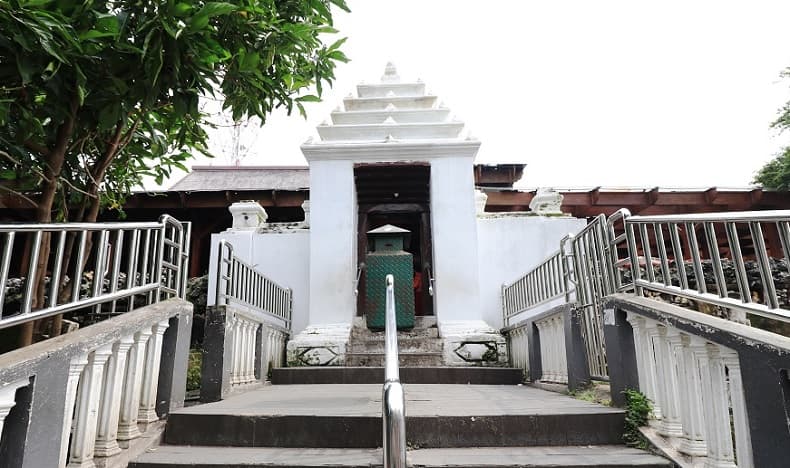 Kisah Giri Kedaton, Pesantren yang Berubah Jadi Kerajaan Islam Berpengaruh di Gresik