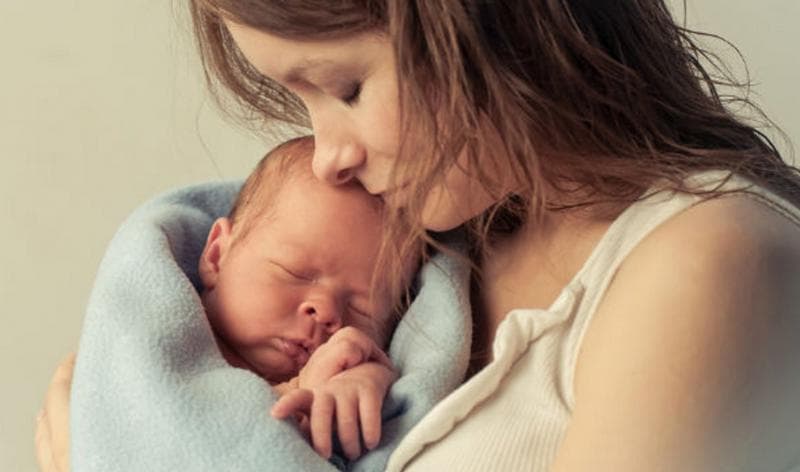 Bukan Halangan, Begini Cara Aman Ibu Menyusui Menjalani Puasa 