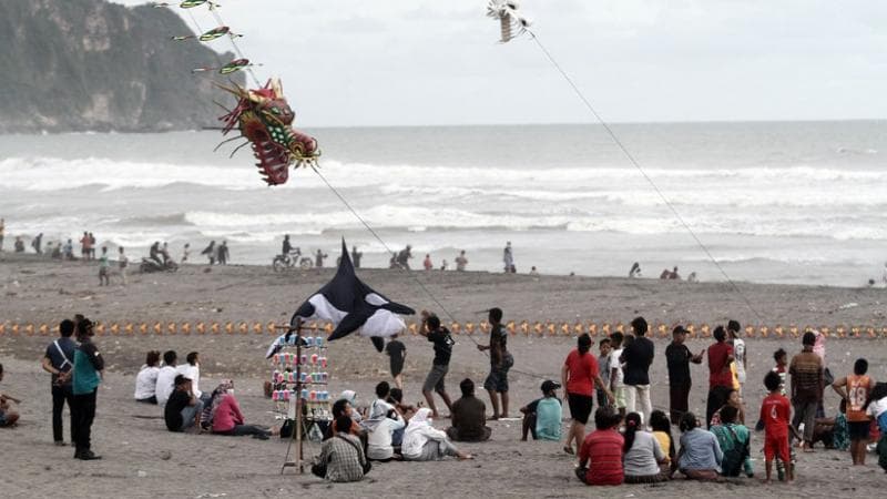 Waspada, Gelombang Tinggi hingga 4 Meter Mengancam Pantai Selatan DIY