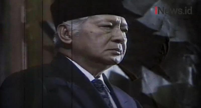 Hari Ini 25 Tahun Lalu : Kisah Presiden Soeharto Mundur, Demo Besar-besaran hingga Kerusuhan