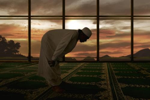 Cara Mengqodho Sholat Ashar di Waktu Maghrib, Lengkap dengan Niat dan Hukumnya
