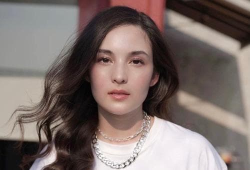 7 Artis Indonesia yang Berdarah Amerika, Nomor 2 Putri Seorang Diva