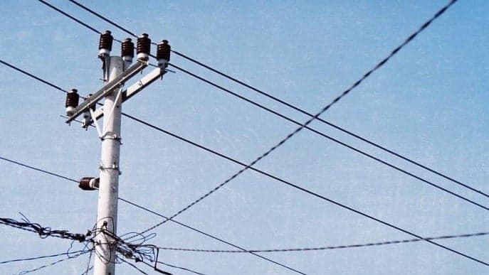 Simak 5 Cara Mengenal Kabel dan Tiang Listrik Milik PLN
