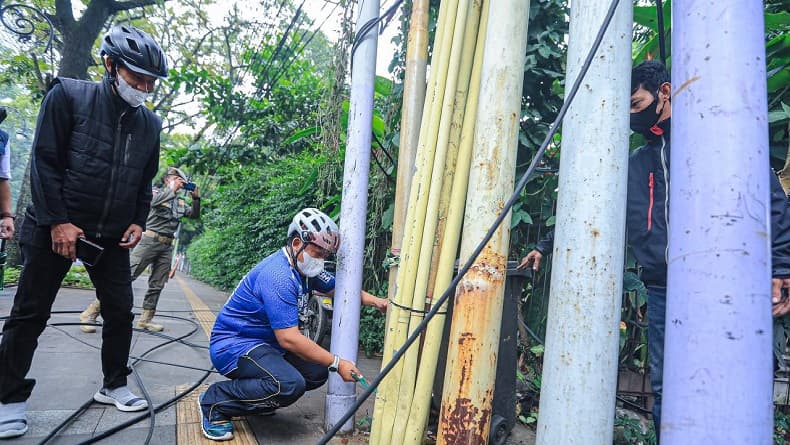 Kabel Udara di Jalan Kota Bandung Bakal Diturunkan, Pengusaha Diminta Proaktif