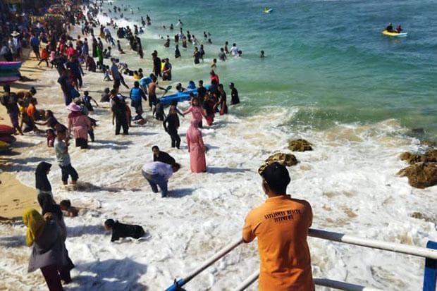 Libur Long Weekend, Pantai Selatan Gunungkidul Dibanjiri Pengunjung
