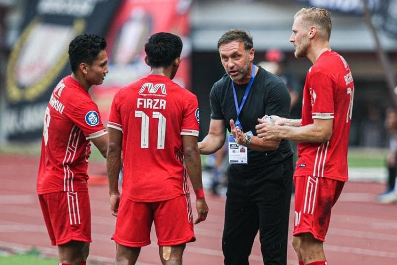 Meludah dan Mengumpat ke Wasit, Pelatih Kiper Persija Dihukum Dilarang Dampingi Tim Selama Setahun