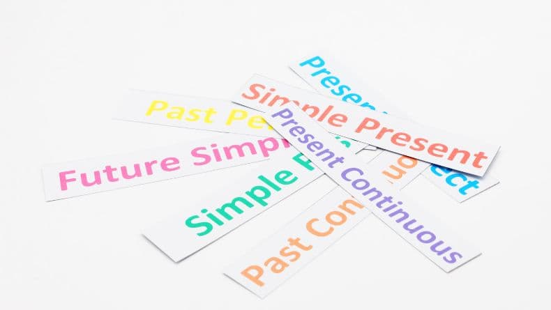 Contoh Kalimat Simple Present Tense dan Rumusnya, Simak Yuk!